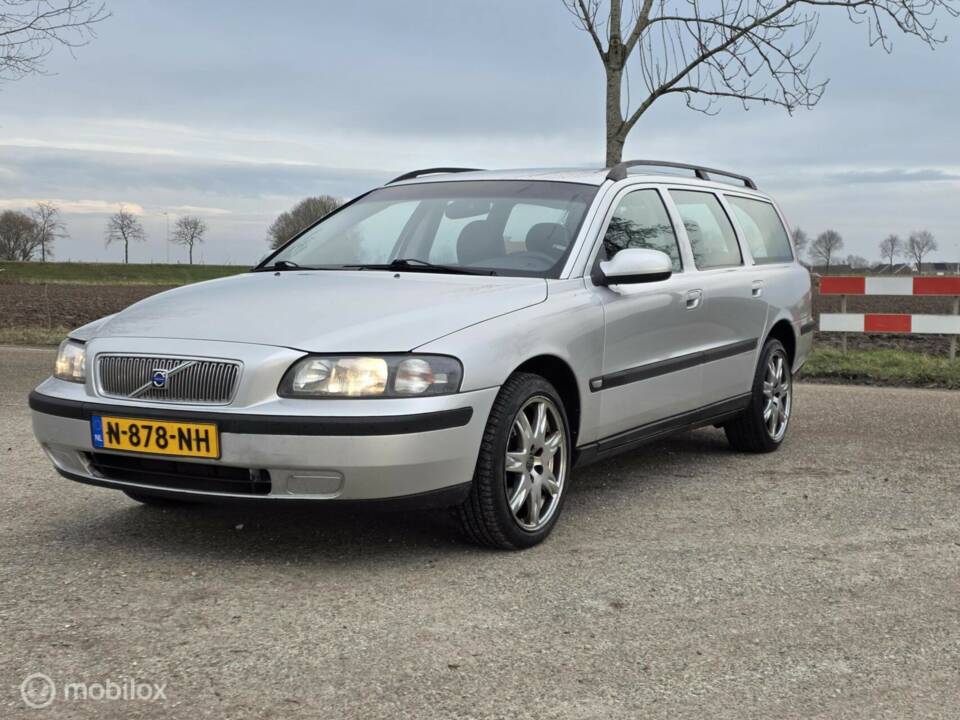 Image 4/39 de Volvo V 70 XC 2.4T (2001)