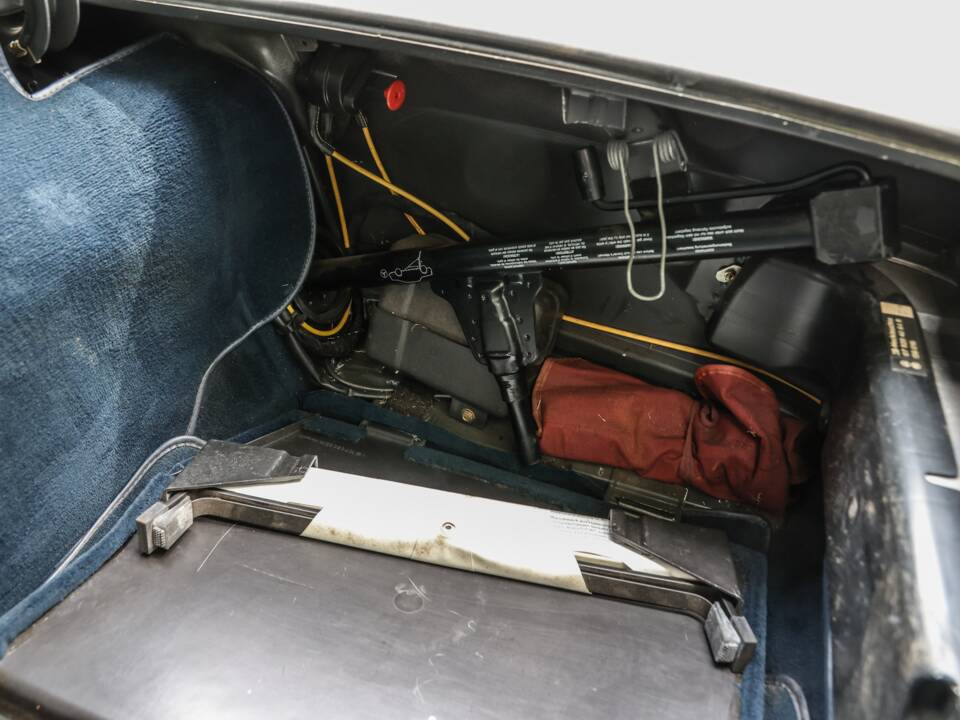 Image 38/43 of Mercedes-Benz 300 SL (1989)