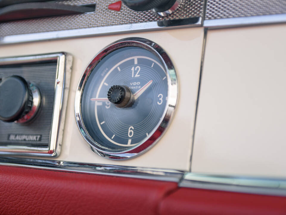 Image 50/60 of Mercedes-Benz 230 SL (1967)