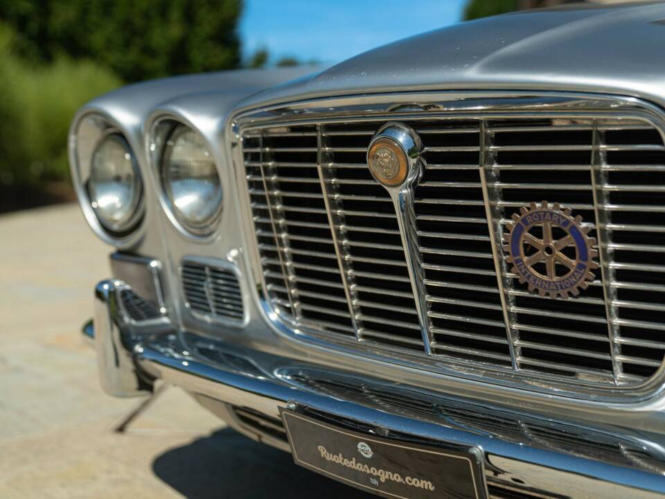 Image 18/50 of Jaguar XJ 6 4.2 (1970)