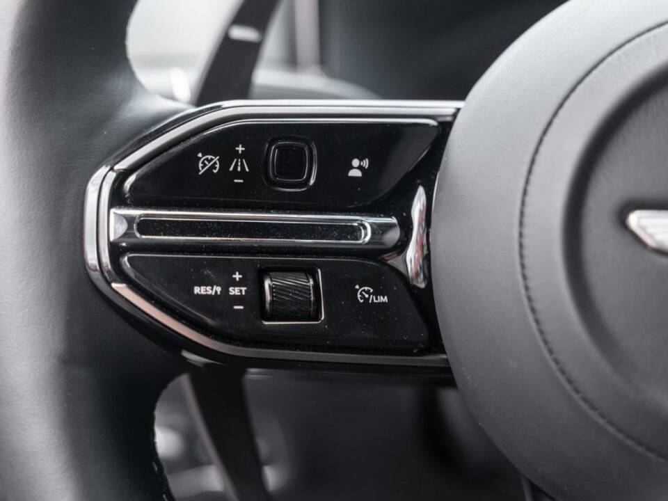 Bild 13/16 von Aston Martin DB12 (2023)