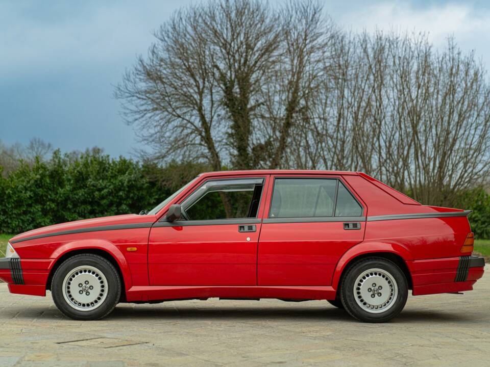 Immagine 4/50 di Alfa Romeo 75 3.0 V6 America (1987)