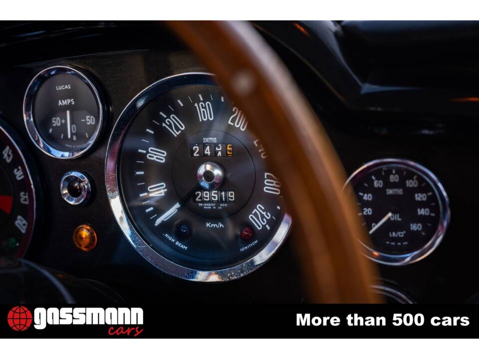 Image 11/15 of Aston Martin DB 6 Vantage (1967)