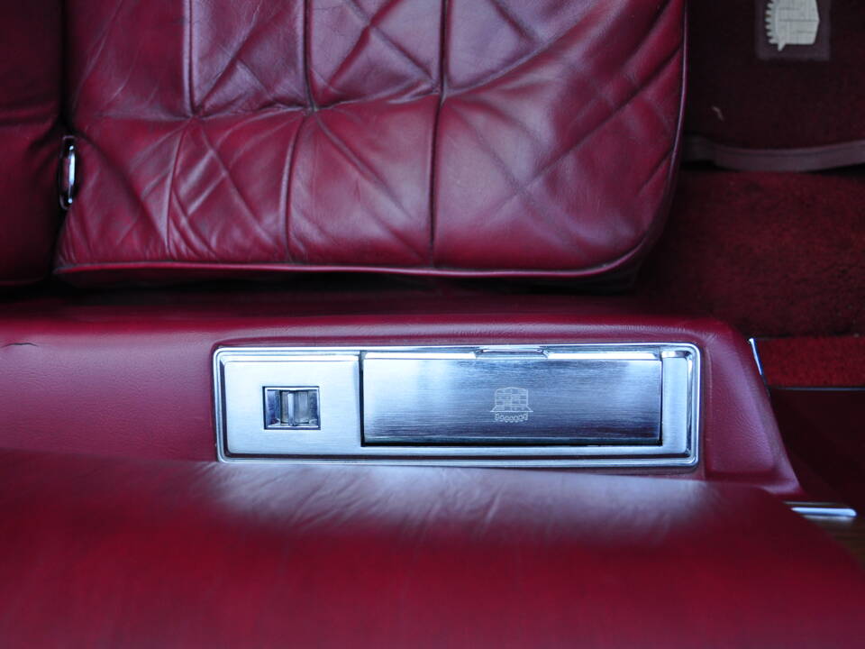 Image 38/75 of Cadillac Fleetwood Eldorado Convertible (1975)