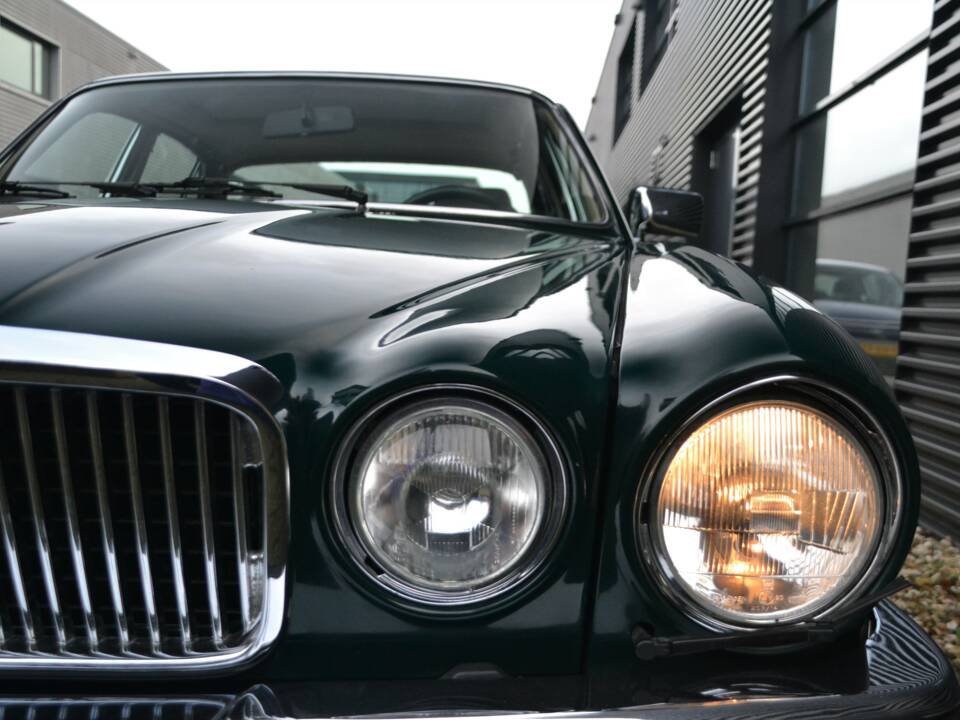 Image 11/29 de Jaguar XJ 12 (1992)