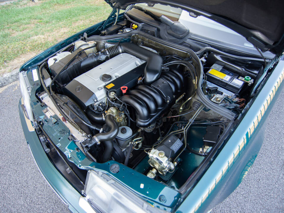 Image 26/26 of Mercedes-Benz E 320 (1996)