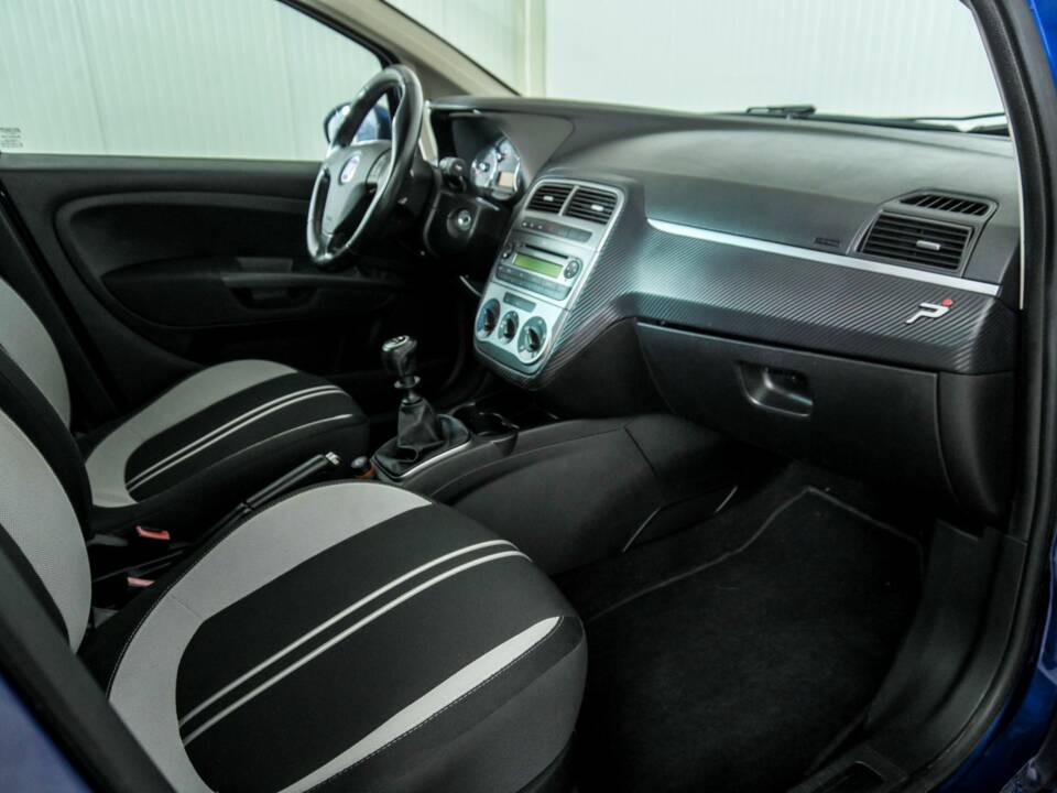 Bild 12/50 von FIAT Grande Punto 1.4 (2009)