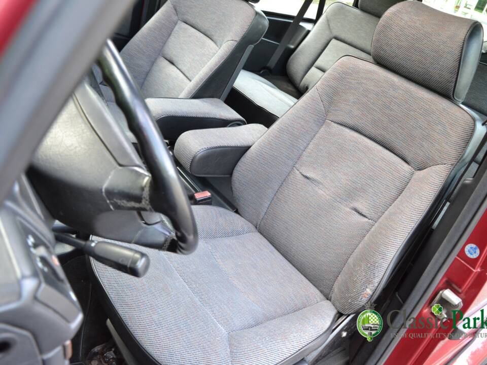 Image 13/49 de Mercedes-Benz 230 GE (SWB) (1993)