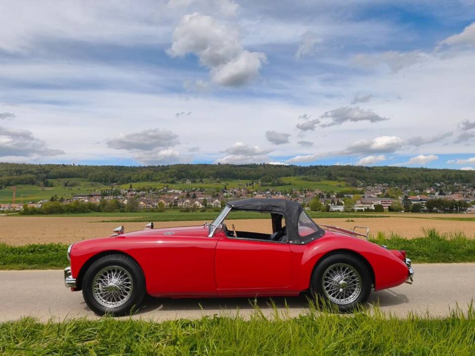 Image 4/24 of MG MGA 1500 (1959)