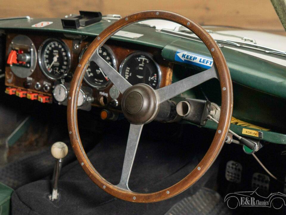 Image 15/19 de Aston Martin DB 2&#x2F;4 Mk II (1955)