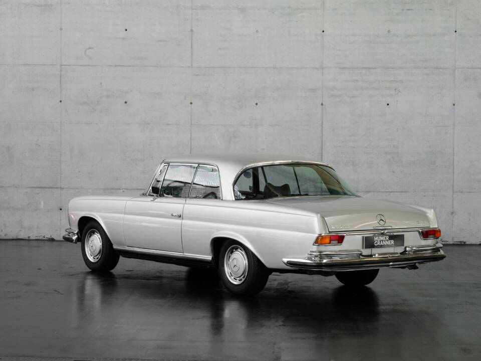 Image 5/49 de Mercedes-Benz 280 SE (1970)