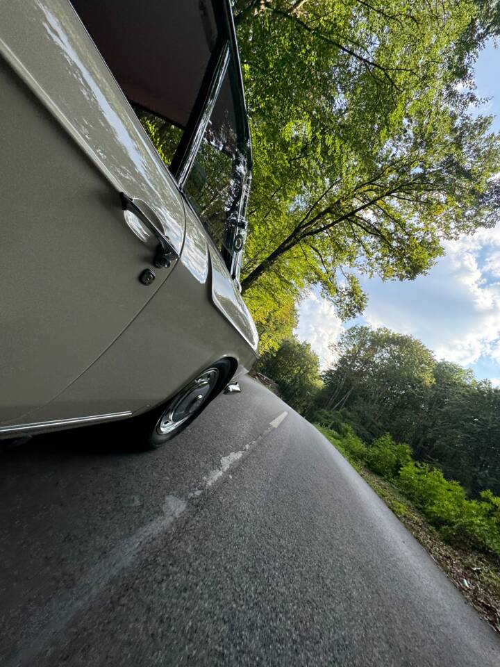 Image 36/45 of Volkswagen Karmann Ghia 1600 L (1966)