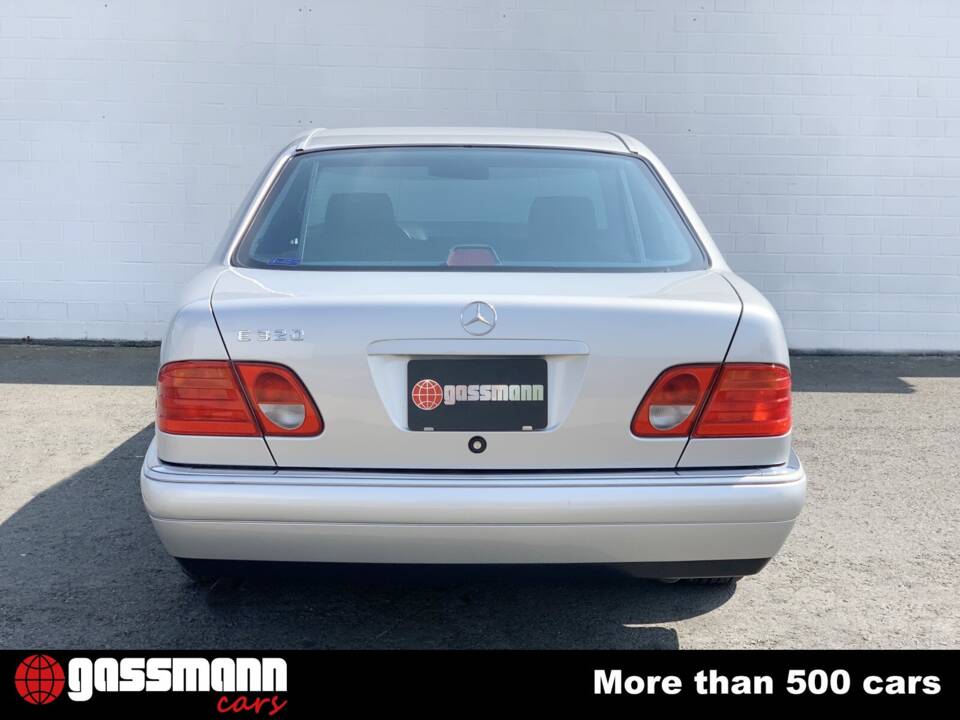 Image 7/15 of Mercedes-Benz E 320 (1998)