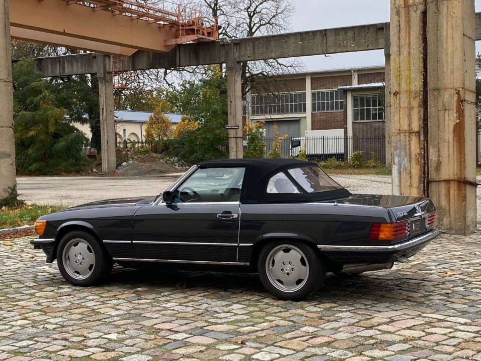 Image 8/17 of Mercedes-Benz 560 SL (1986)