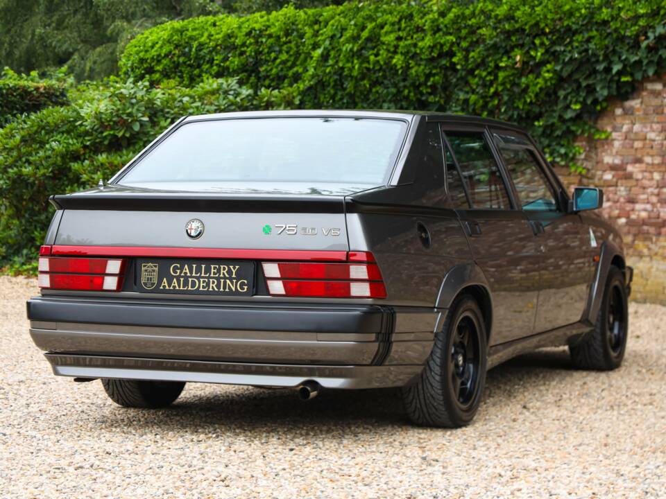 Image 49/50 of Alfa Romeo 75 3.0 V6 QV (1988)