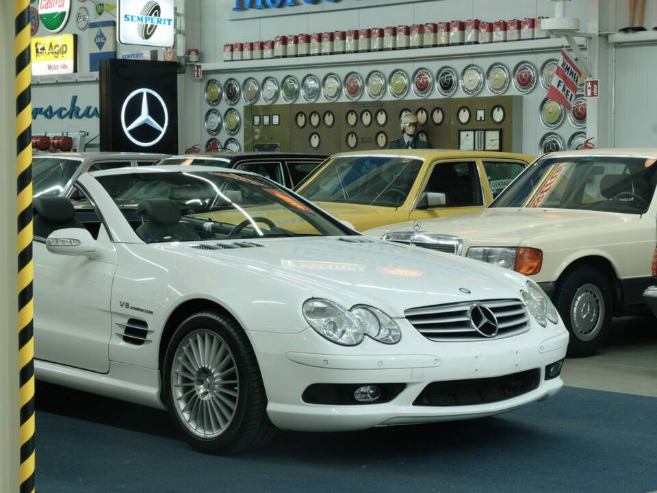Image 8/50 of Mercedes-Benz SL 55 AMG (2003)
