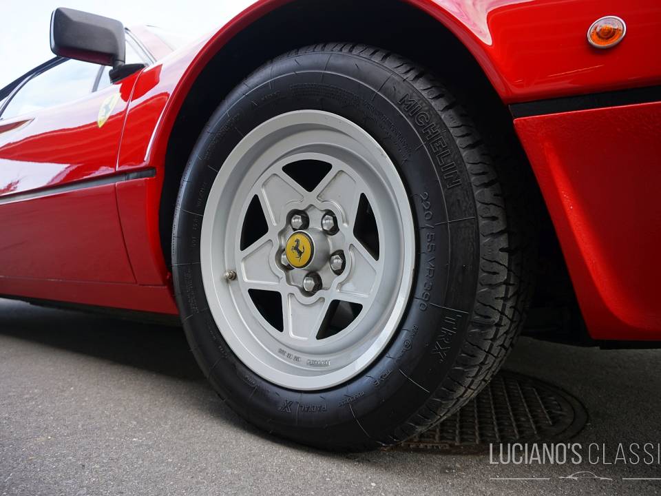 Image 26/44 de Ferrari 308 GTBi (1981)