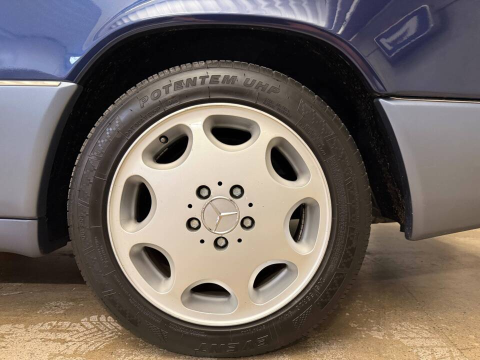 Bild 13/21 von Mercedes-Benz 300 CE-24 (1993)