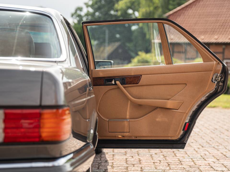 Bild 49/76 von Mercedes-Benz 500 SEL (1985)