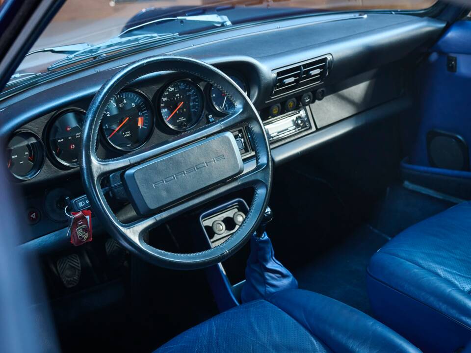 Bild 26/34 von Porsche 911 Carrera 3.2 (1985)