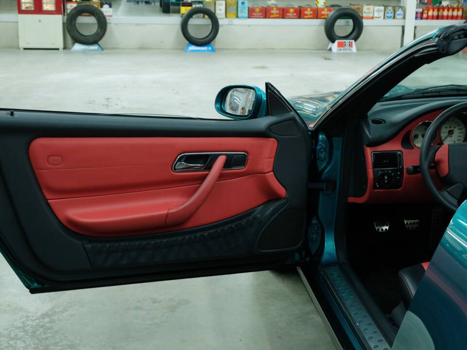 Immagine 44/50 di Mercedes-Benz SLK 230 Kompressor (1998)