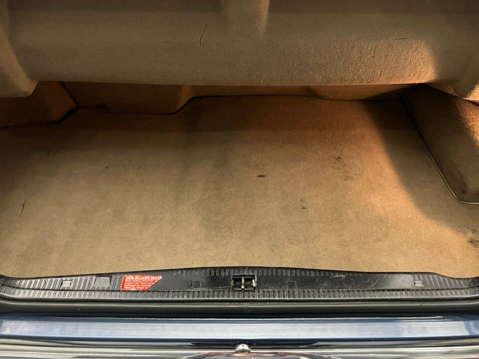 Bild 16/19 von Mercedes-Benz 320 CE (1992)
