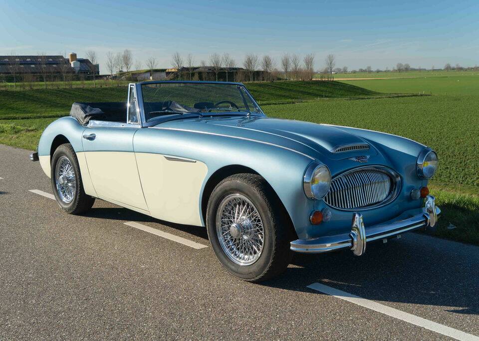 Image 3/7 de Austin-Healey 3000 Mk III (BJ8) (1966)