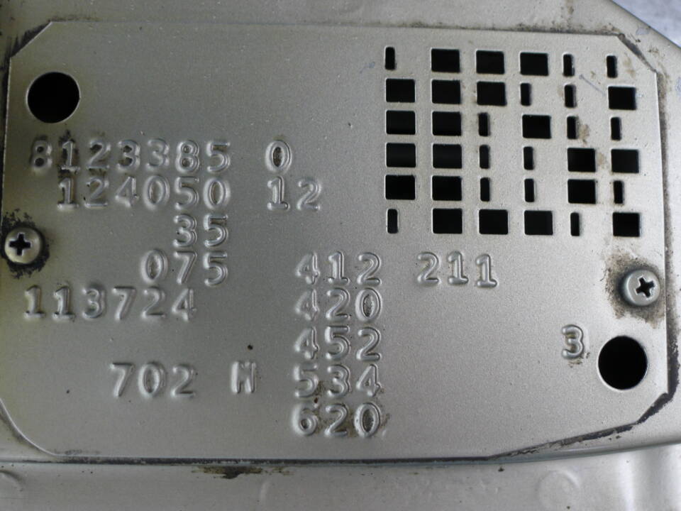 Image 9/33 of Mercedes-Benz 300 CE (1988)