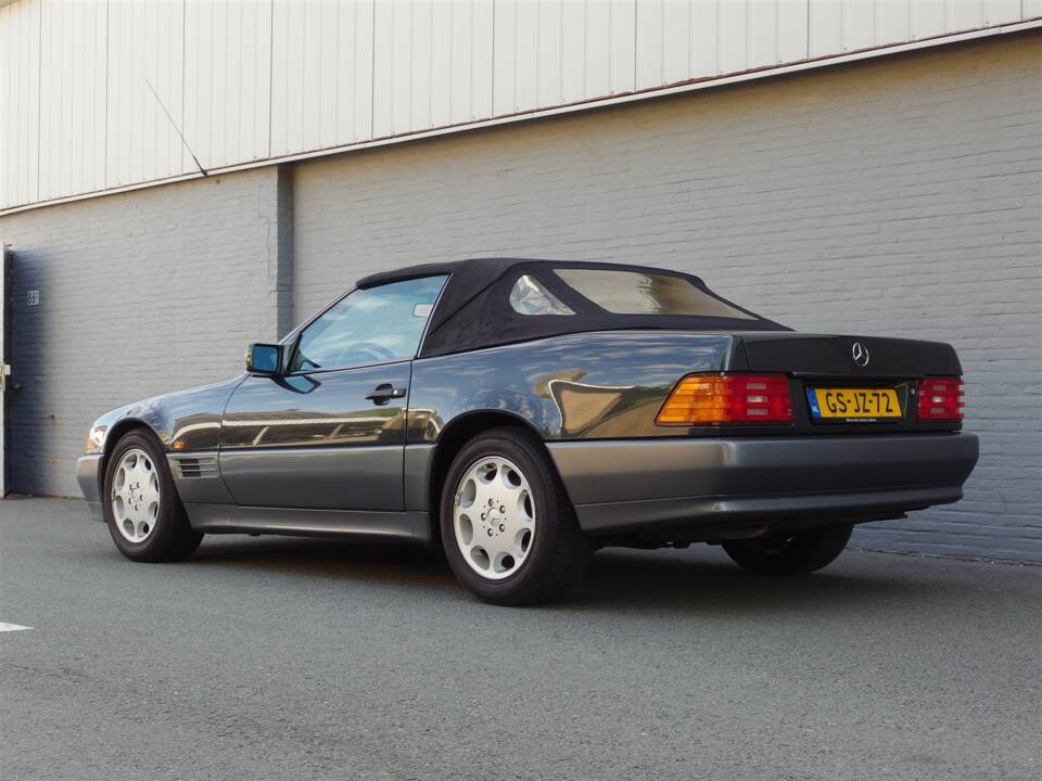 Image 3/96 of Mercedes-Benz 300 SL (1992)