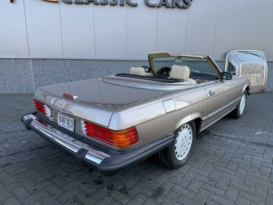 Image 6/36 de Mercedes-Benz 560 SL (1988)