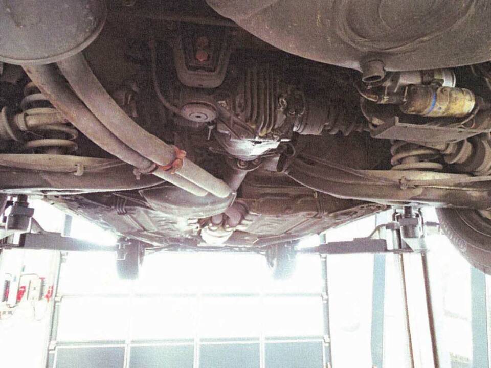 Image 35/39 of Mercedes-Benz 260 SE (1988)