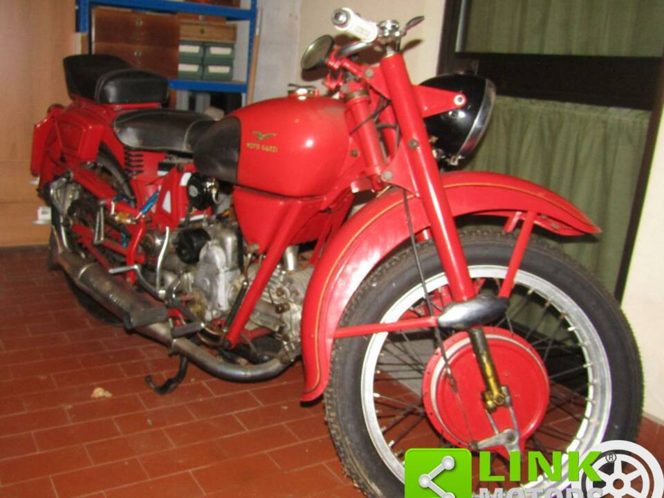Image 1/10 of Moto Guzzi DUMMY (1957)