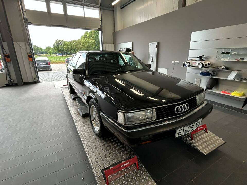 Immagine 3/44 di Audi 200 - 2.2 20V Turbo quattro (1990)