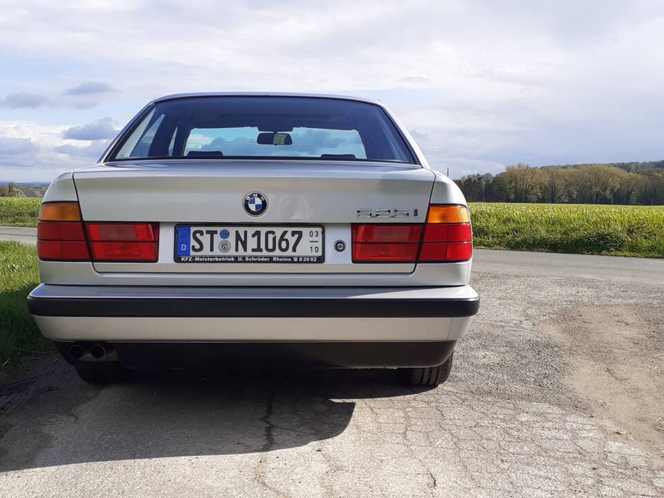 Afbeelding 24/31 van BMW 525i (1990)