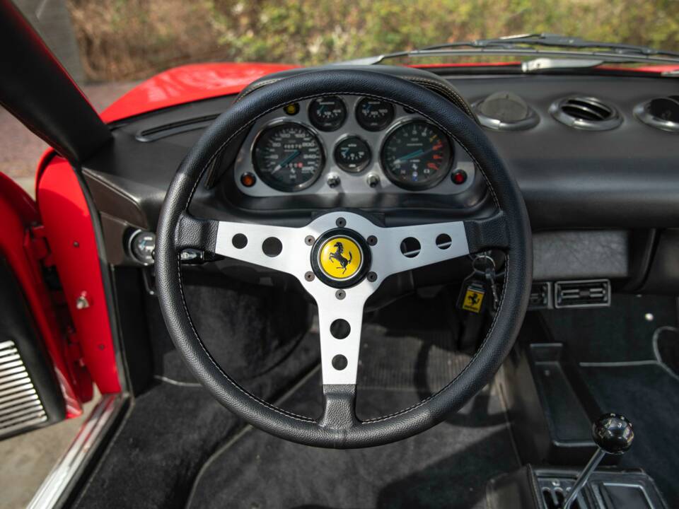 Image 29/42 of Ferrari 308 GTB (1976)