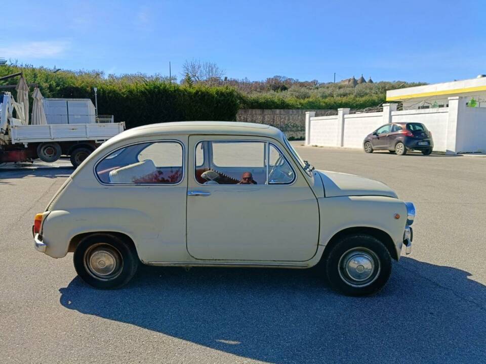 Image 31/44 of FIAT 600 D (1967)