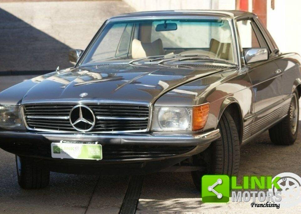 Immagine 2/50 di Mercedes-Benz 280 SLC (1976)