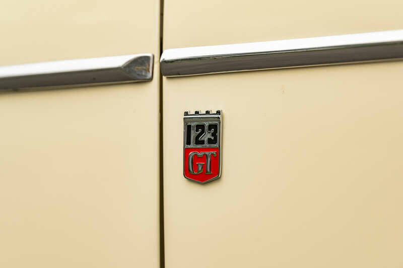 Image 19/50 of Volvo P 123 GT (1968)