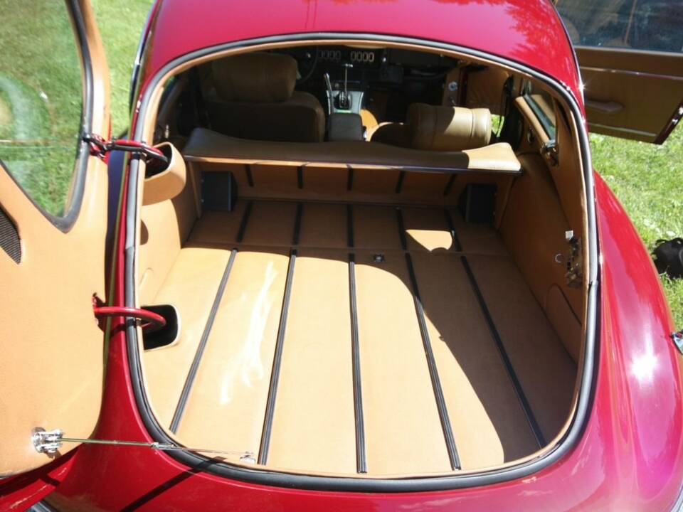 Bild 8/8 von Jaguar Type E V12 (2+2) (1972)