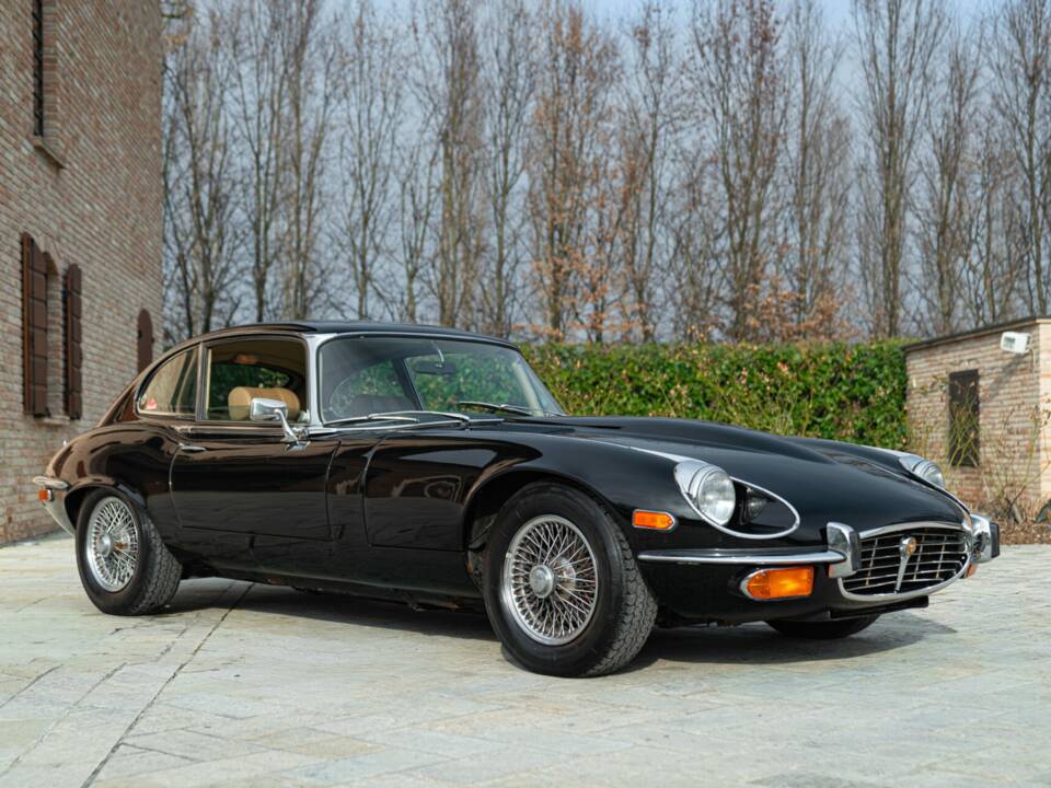 Bild 2/50 von Jaguar E-Type V12 (2+2) (1971)
