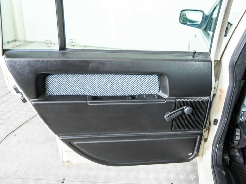 Image 34/50 of Volvo 740 GL (1987)