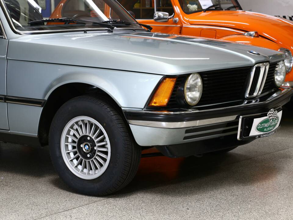 Immagine 11/22 di BMW 318i (1981)