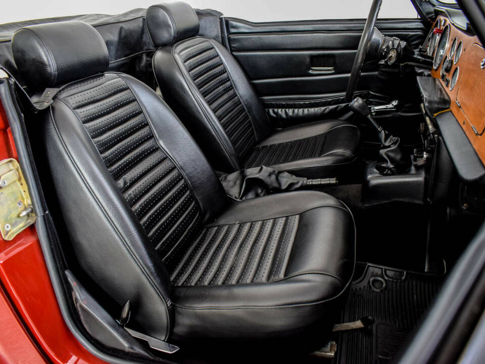 Image 26/50 de Triumph TR 6 (1974)