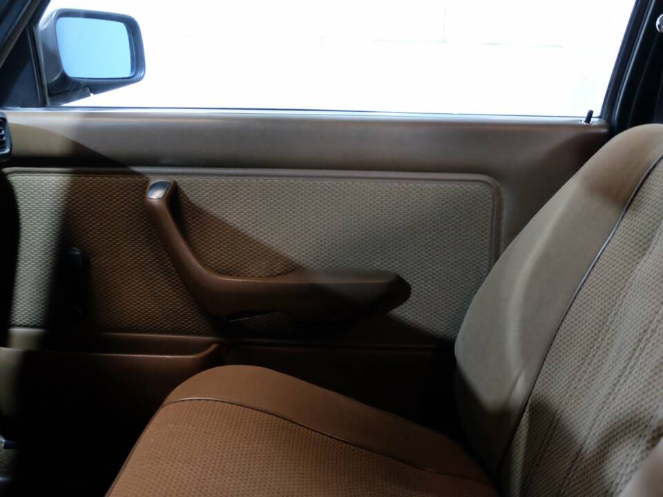 Bild 14/25 von BMW 323i (1983)