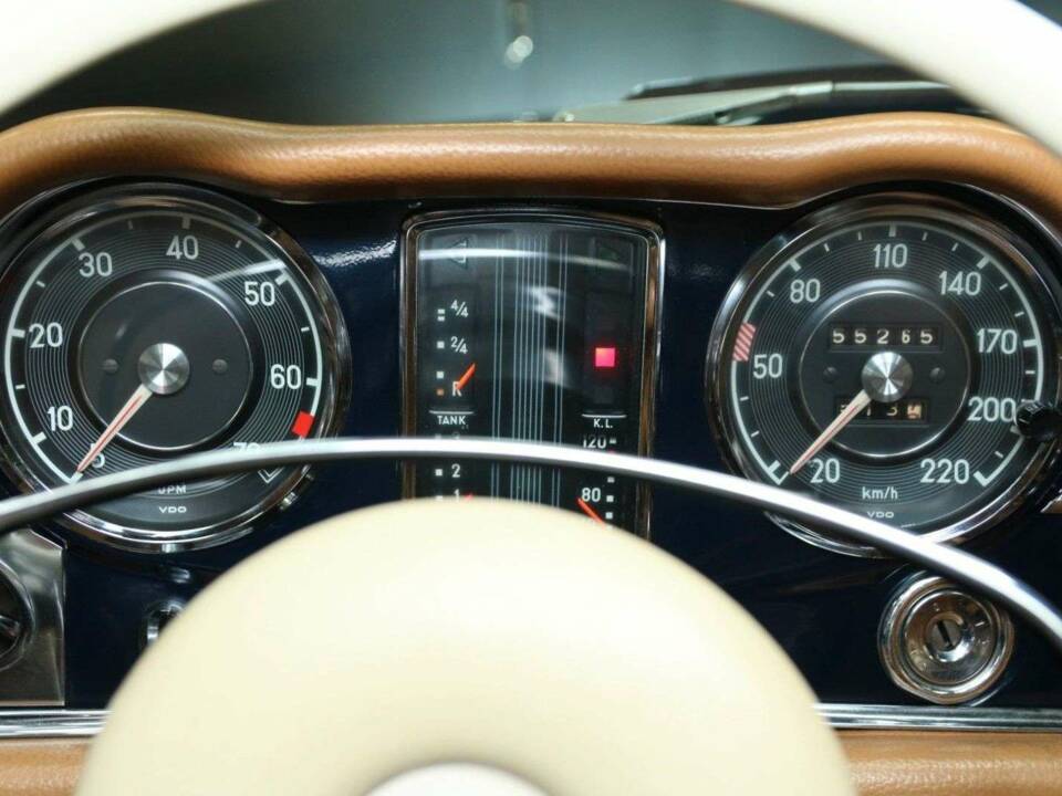 Image 14/30 of Mercedes-Benz 280 SL (1968)