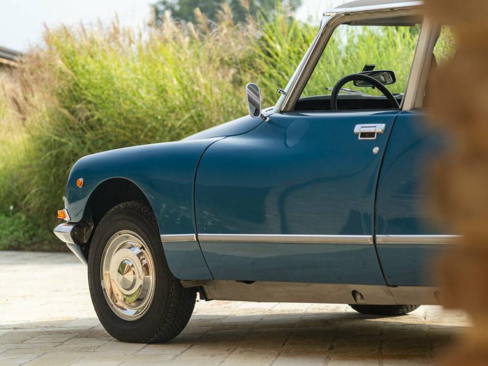 Bild 25/50 von Citroën DS 23 Break (1973)