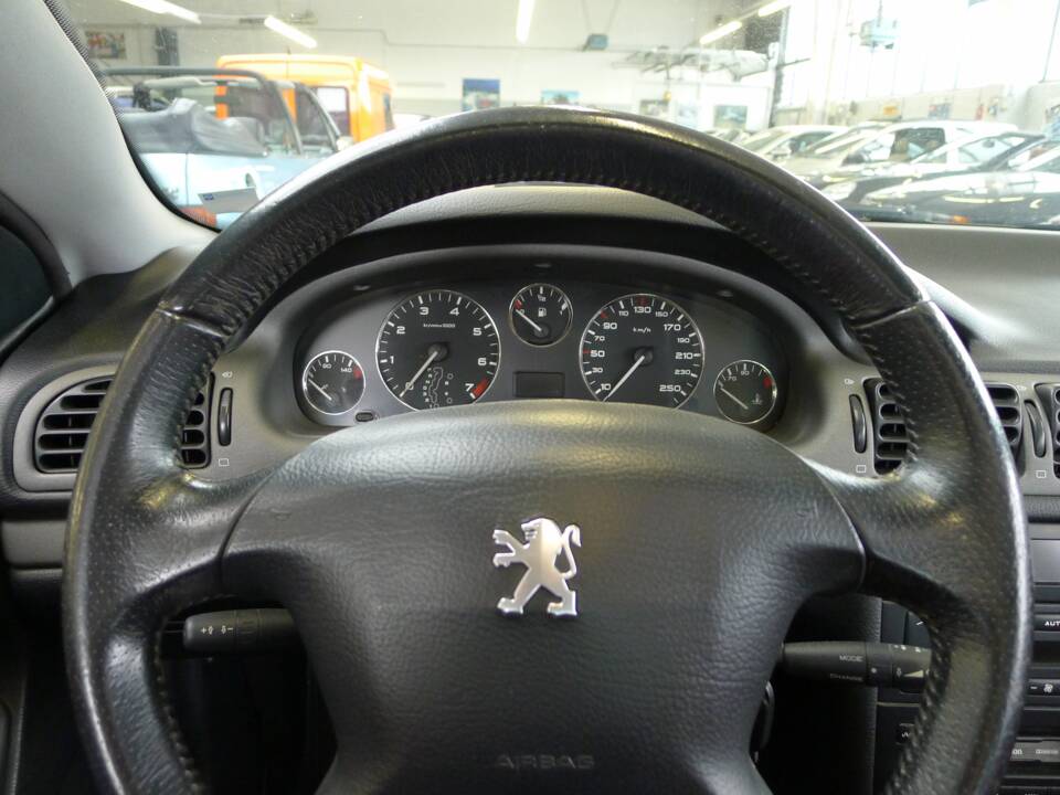 Imagen 13/32 de Peugeot 406 Coupé 2.0 16V (2000)