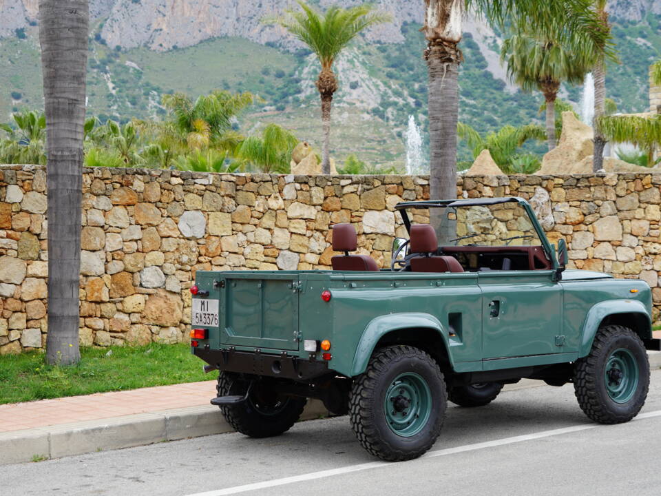 Bild 2/37 von Land Rover 90 (1987)