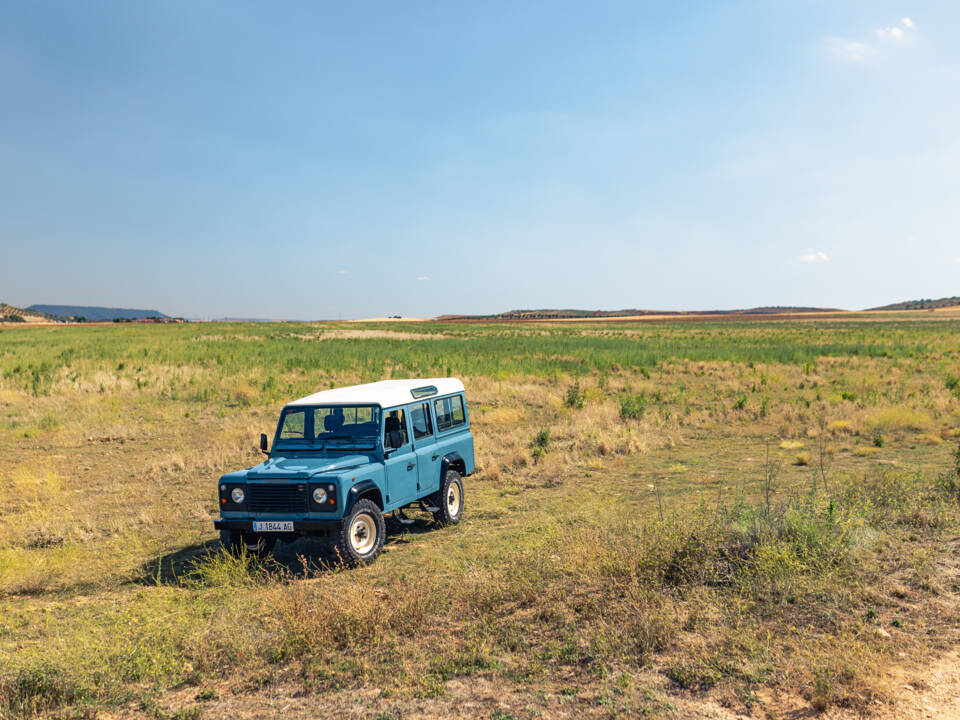 Image 6/51 of Land Rover Defender 110 (1995)