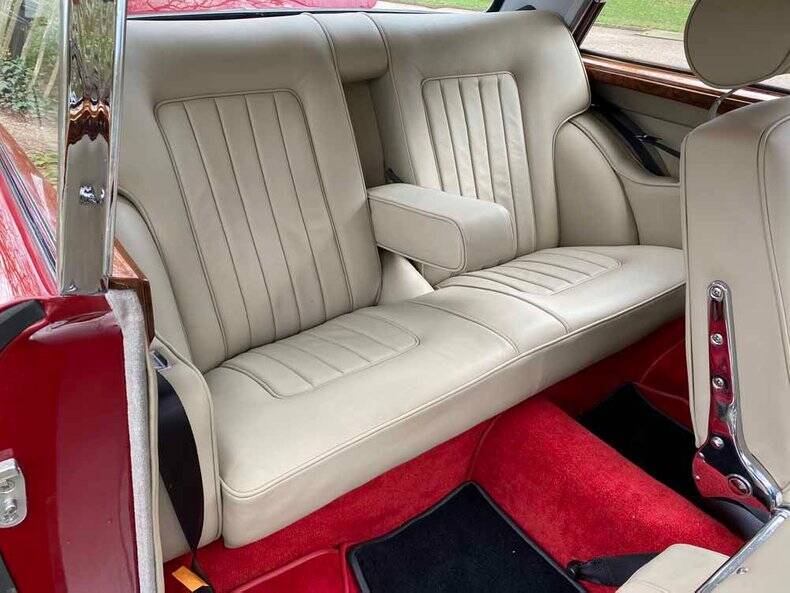 Image 16/50 of Bristol 410 (1967)